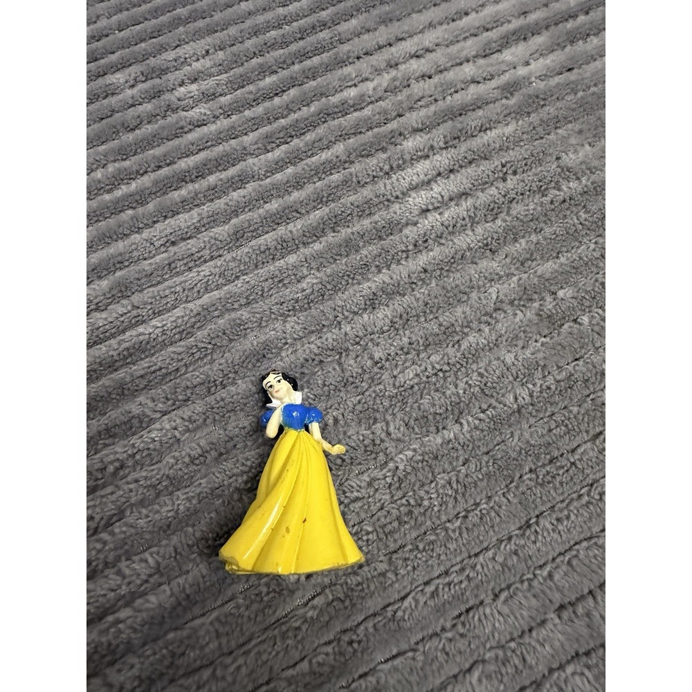SNOW WHITE DISNEY SNOW WHITE & SEVEN DWARFS Mini Figure  PVC